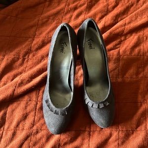 Fioni women’s heels size 8.5 in navy